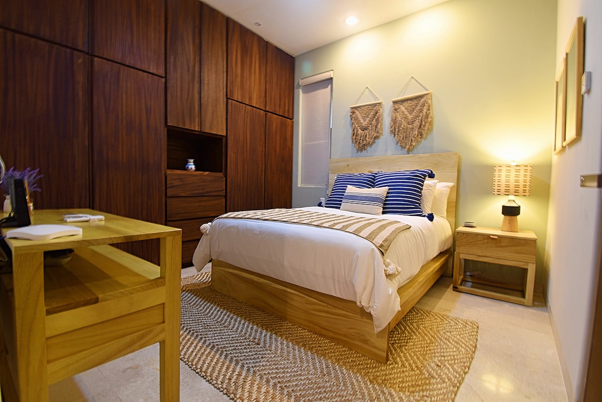 带标准双人床的第二间卧室