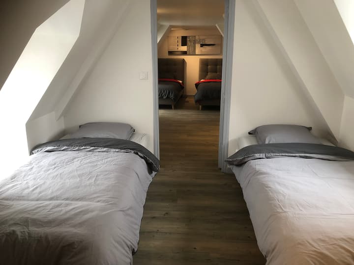 2 bedrooms on the second floor in line 