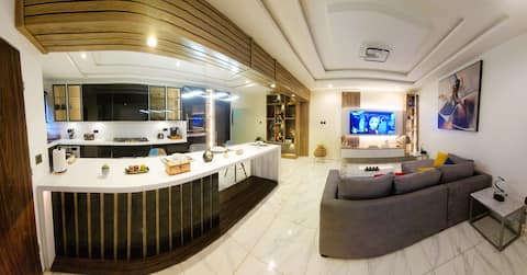 Elysee-Exquisite 2bd apmt in a prime location