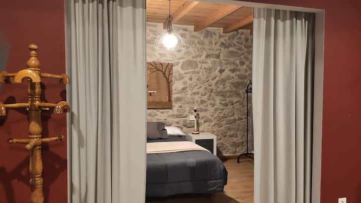 Chumba cha watu wawili kilicho wazi kwa sehemu iliyobaki