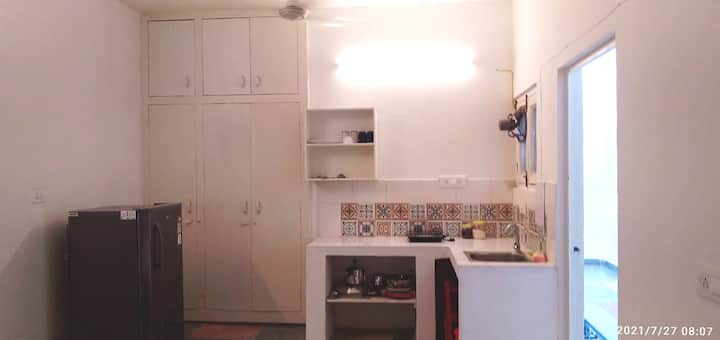 Studio4 Pvtentrn Kitchn Balcny Noidasec18metro650m - Noida