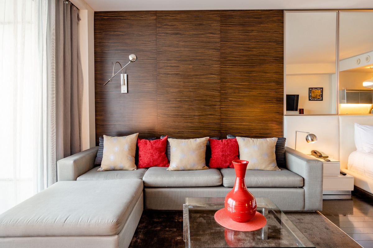 Palms Place Suite