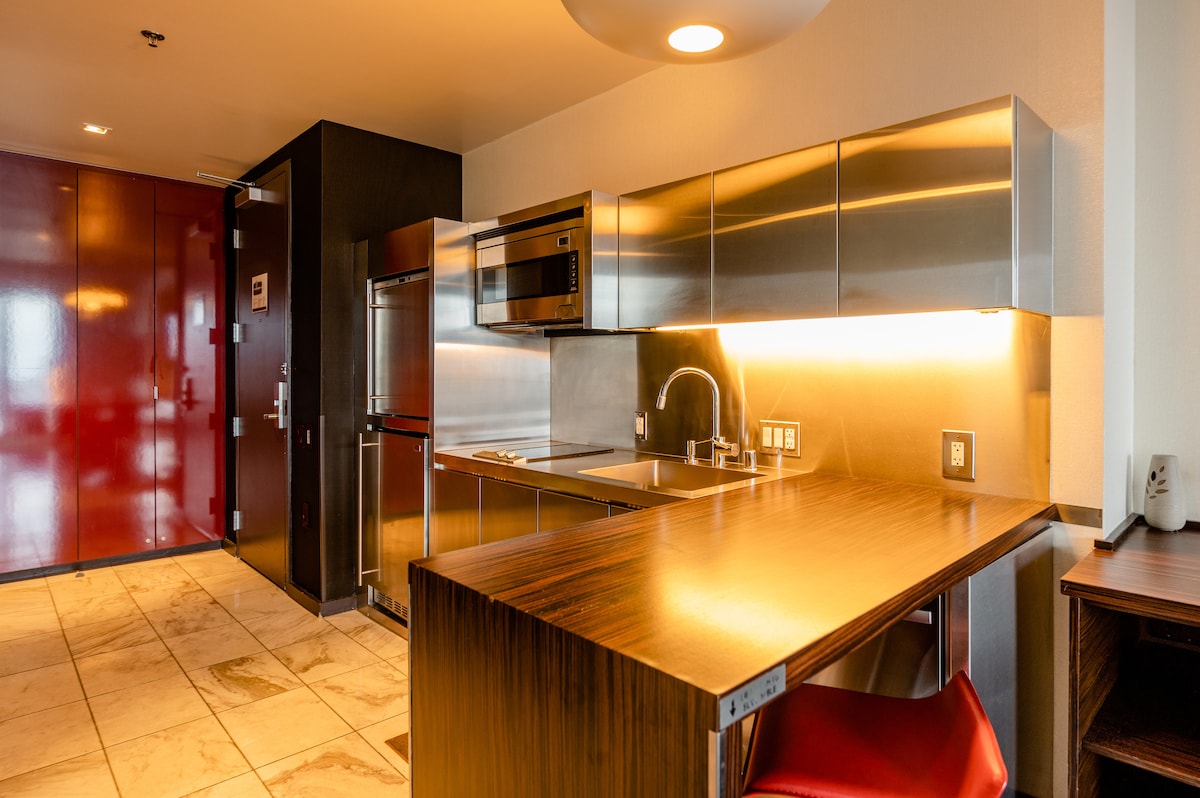 Palms Place Suite