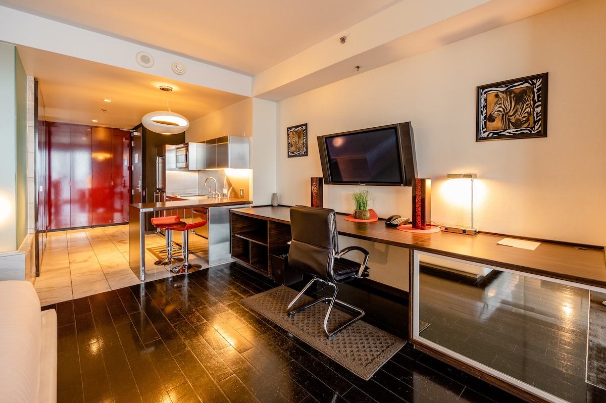 Palms Place Suite