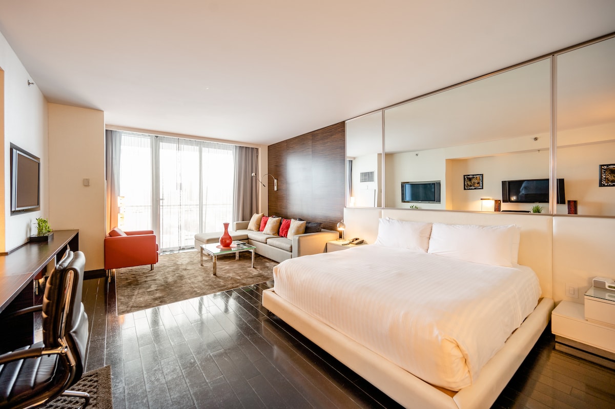 Palms Place Suite