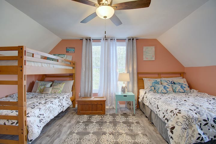 .Third Bedroom: Bright and inviting space with a bunk bed, queen bed, and beachy décor for fun getaways!
Third Bedroom for the little ones, tweens, and teens. Queen bed and Twin over Full Bunk beds