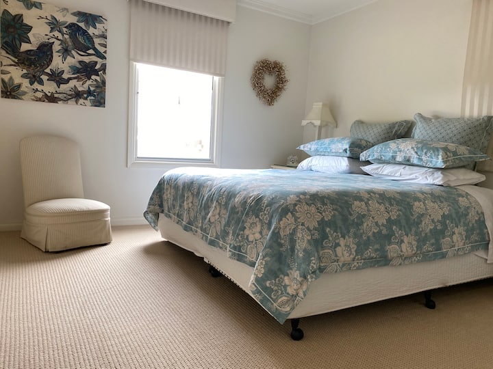 King bedroom 