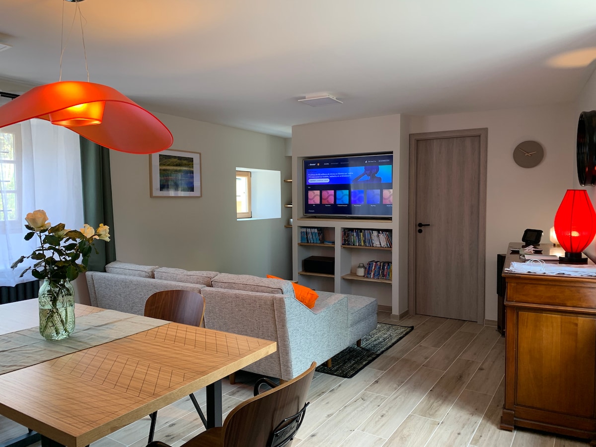 Top Airbnb: Country house in front of a medieval castle à Meuse