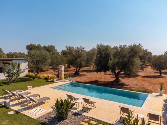 Pietra e calce with pool – Villa Sughero gallery image 5