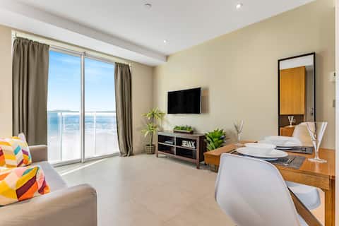 Summer sun studio with sea view and high floor