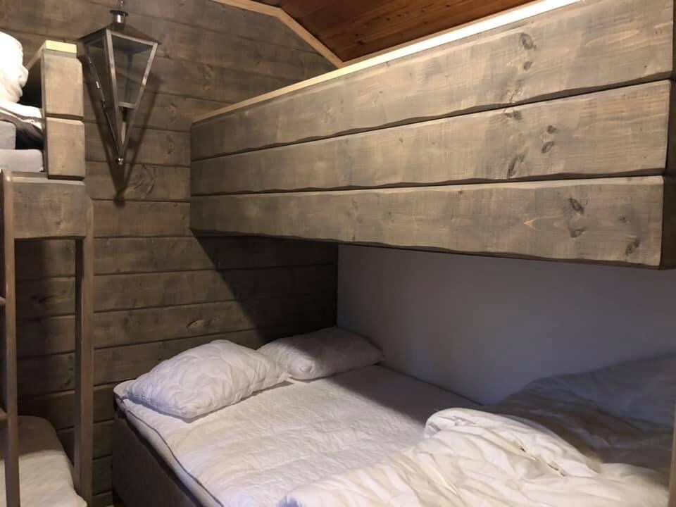 חדר עם 4 מיטות, שופץ לאחרונה ונעים מאוד 3x90
ס"מ 1x120
ס"מ