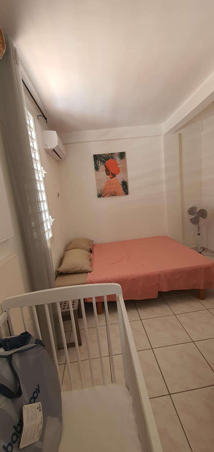 เตียง 160 × 200
เตียงเด็กพร้อมอุปกรณ์ครบครัน 