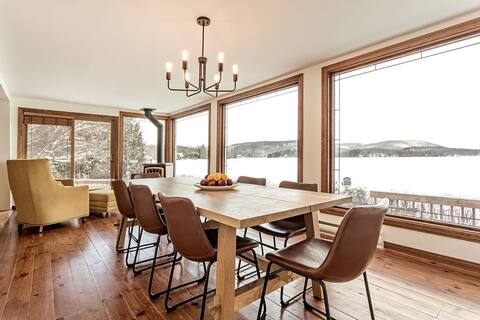 Cottage with incredible lake views