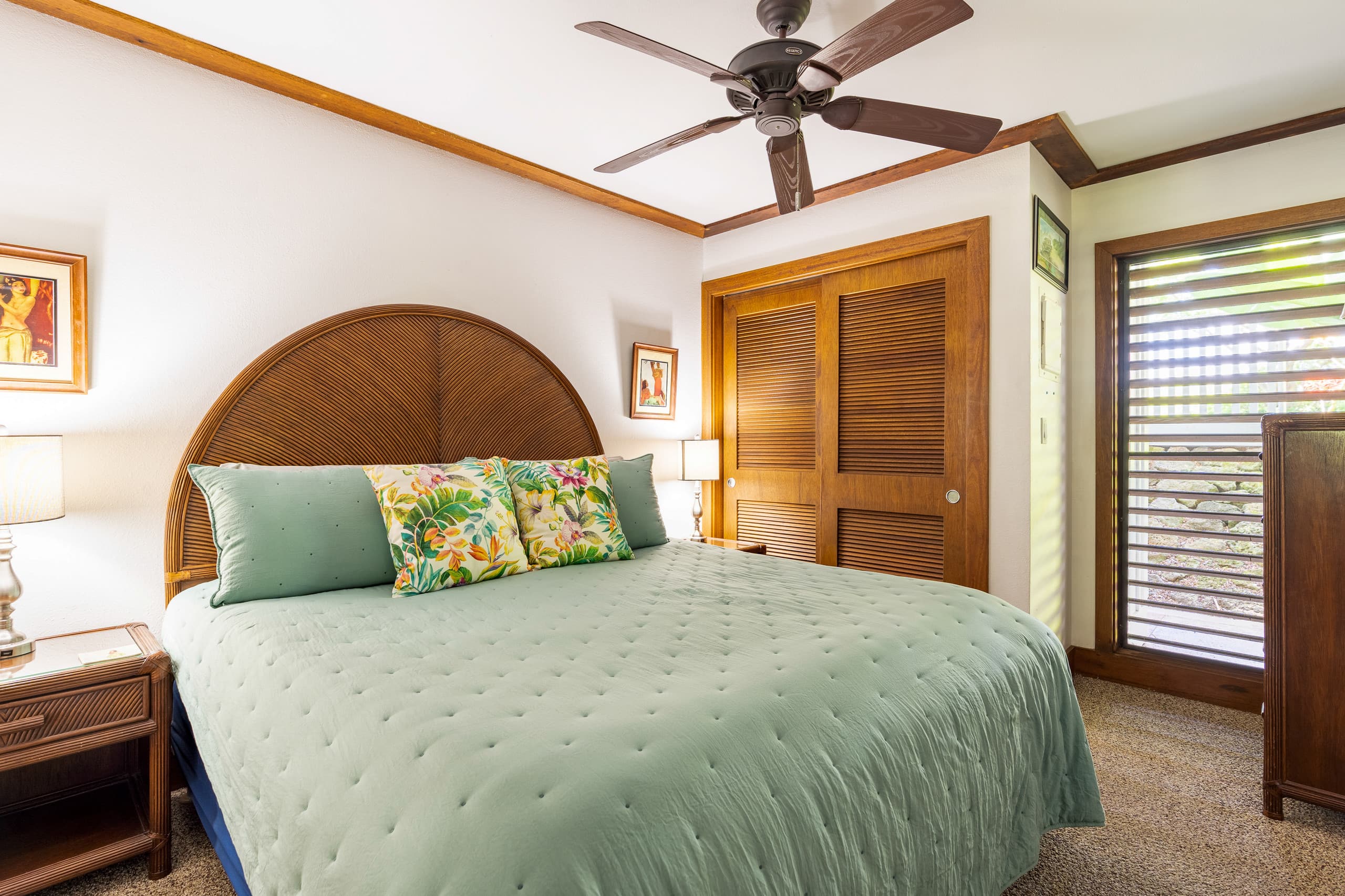 Serene Location, AC, sleeps 4, pool access - Photo 9