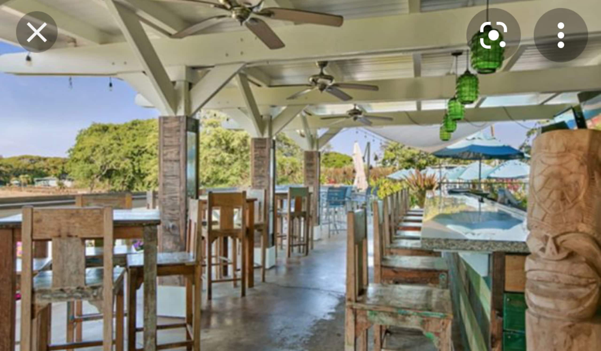 Serene Location, AC, sleeps 4, pool access - Photo 20