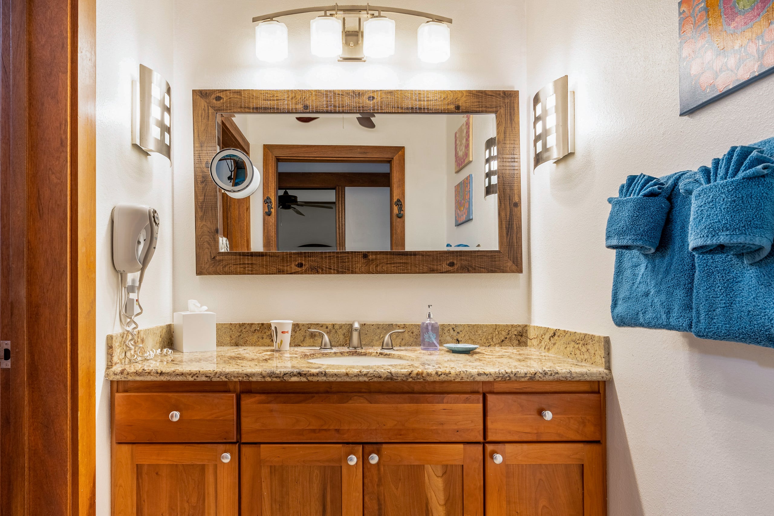 Serene Location, AC, sleeps 4, pool access - Photo 13