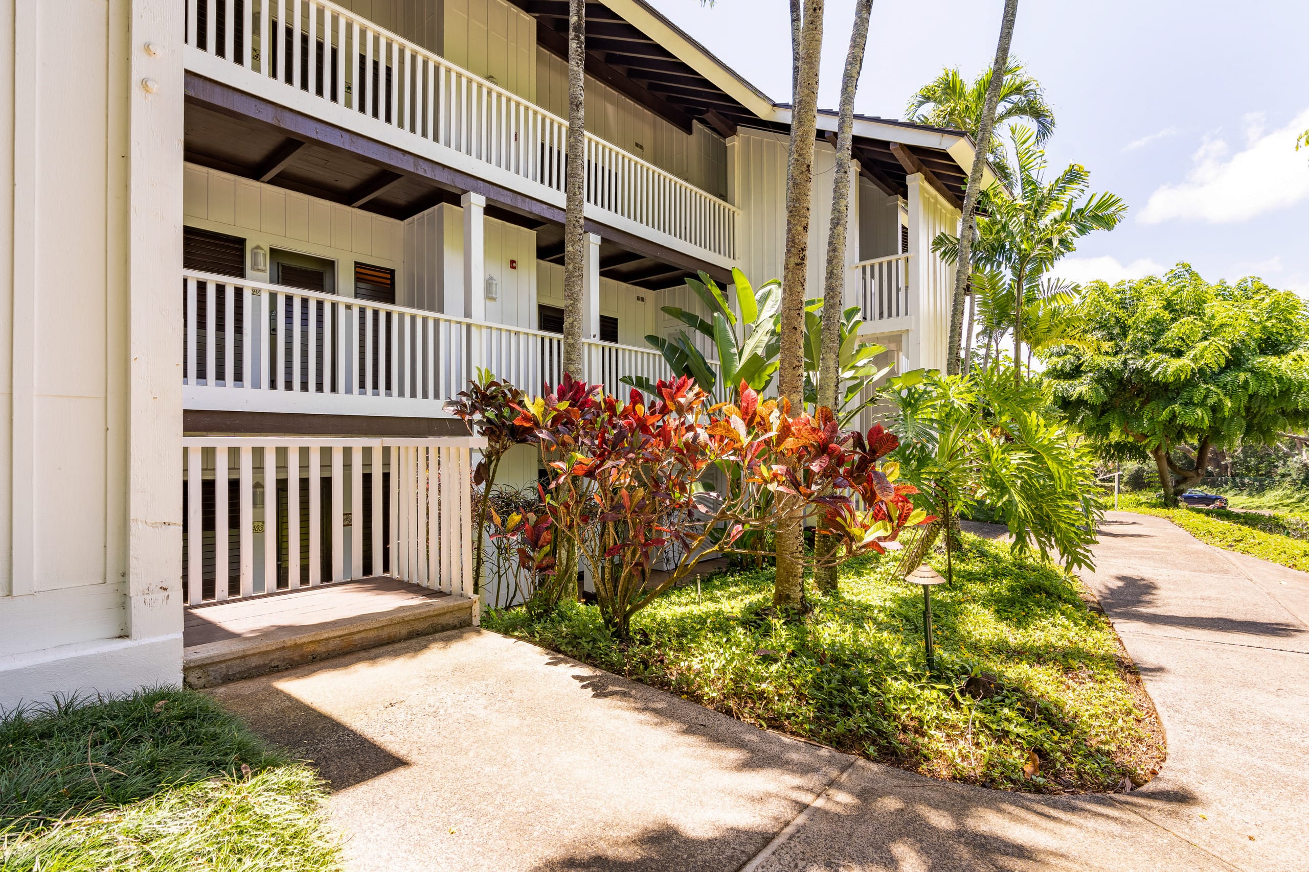 Serene Location, AC, sleeps 4, pool access - Photo 22