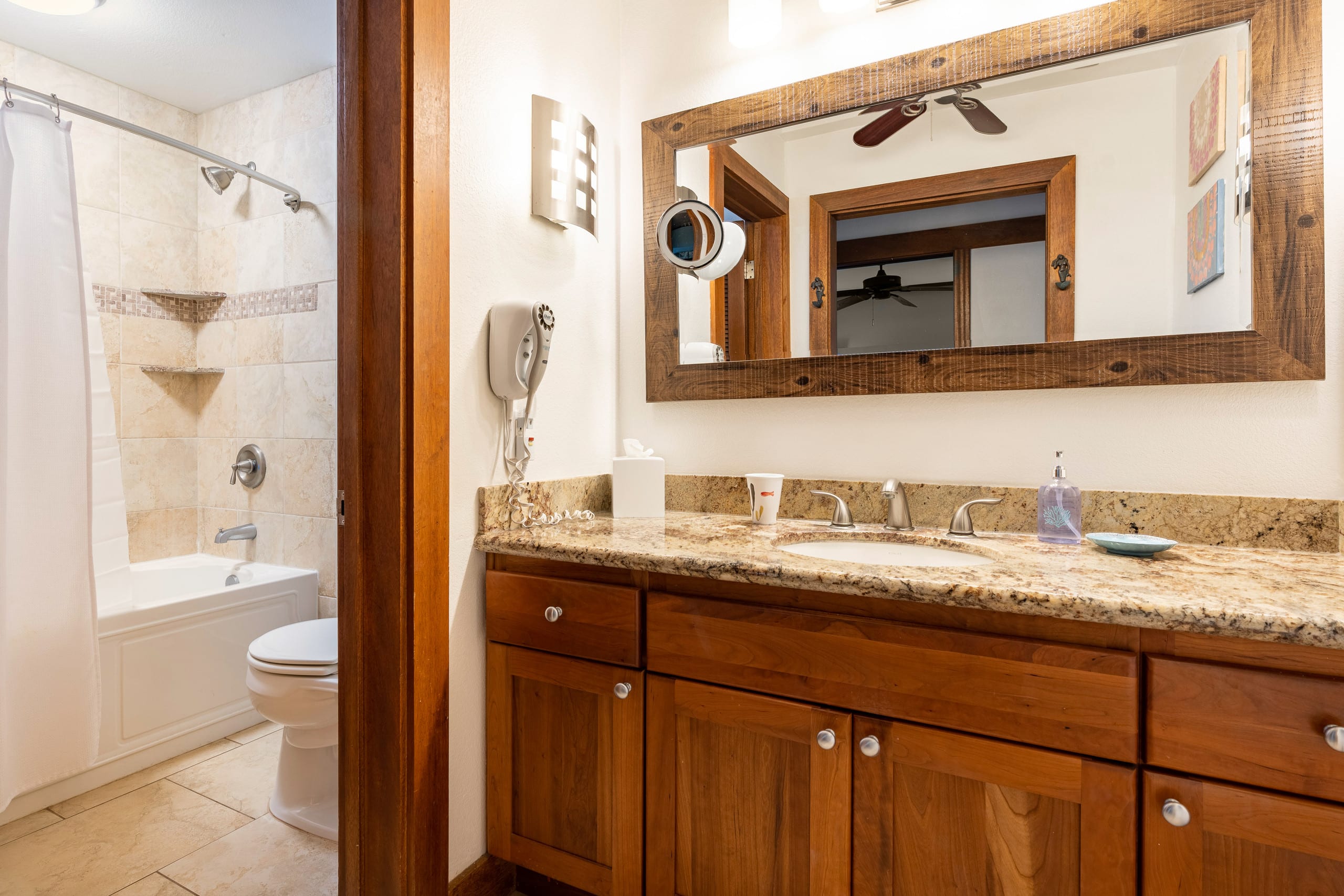 Serene Location, AC, sleeps 4, pool access - Photo 12