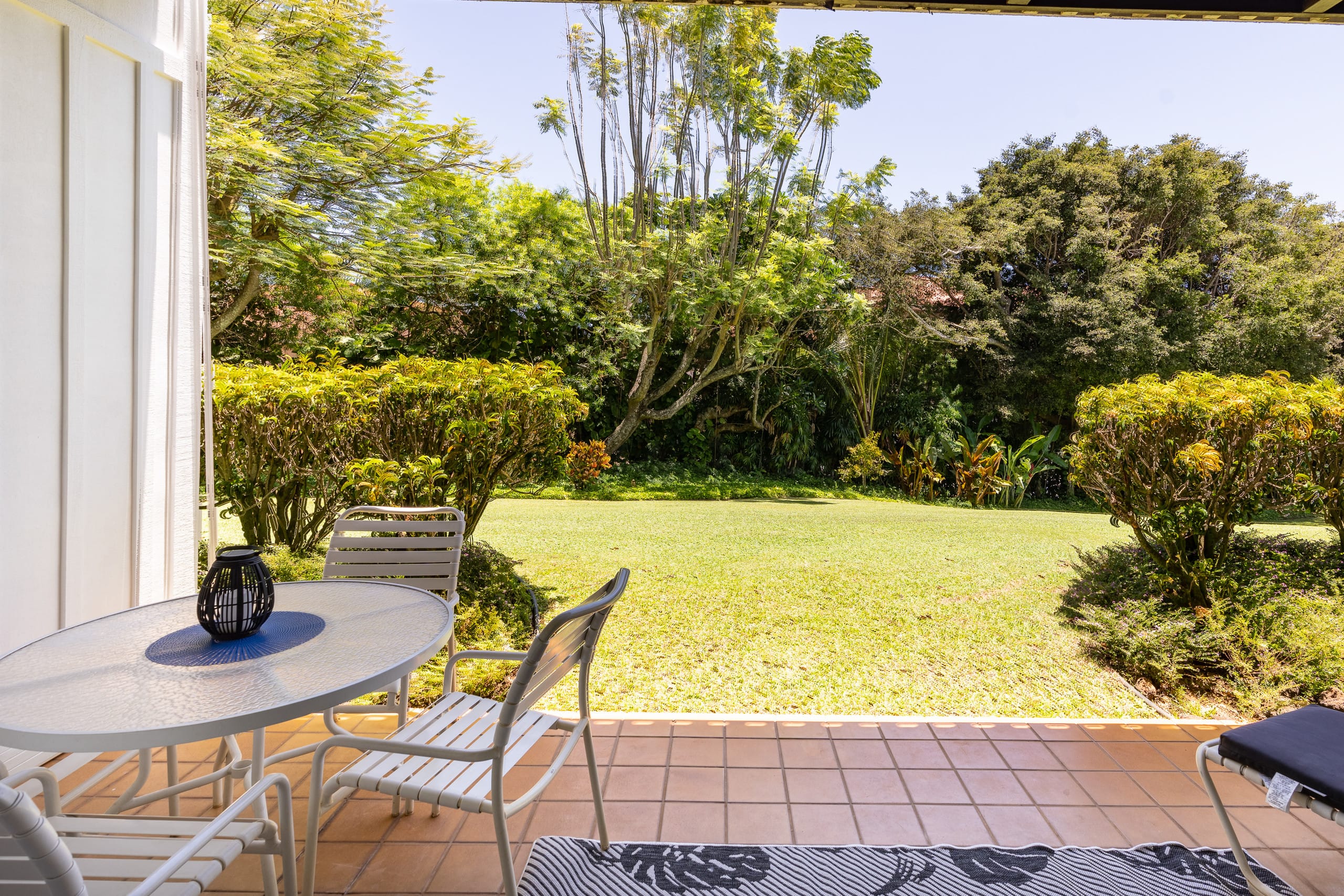 Serene Location, AC, sleeps 4, pool access - Photo 14
