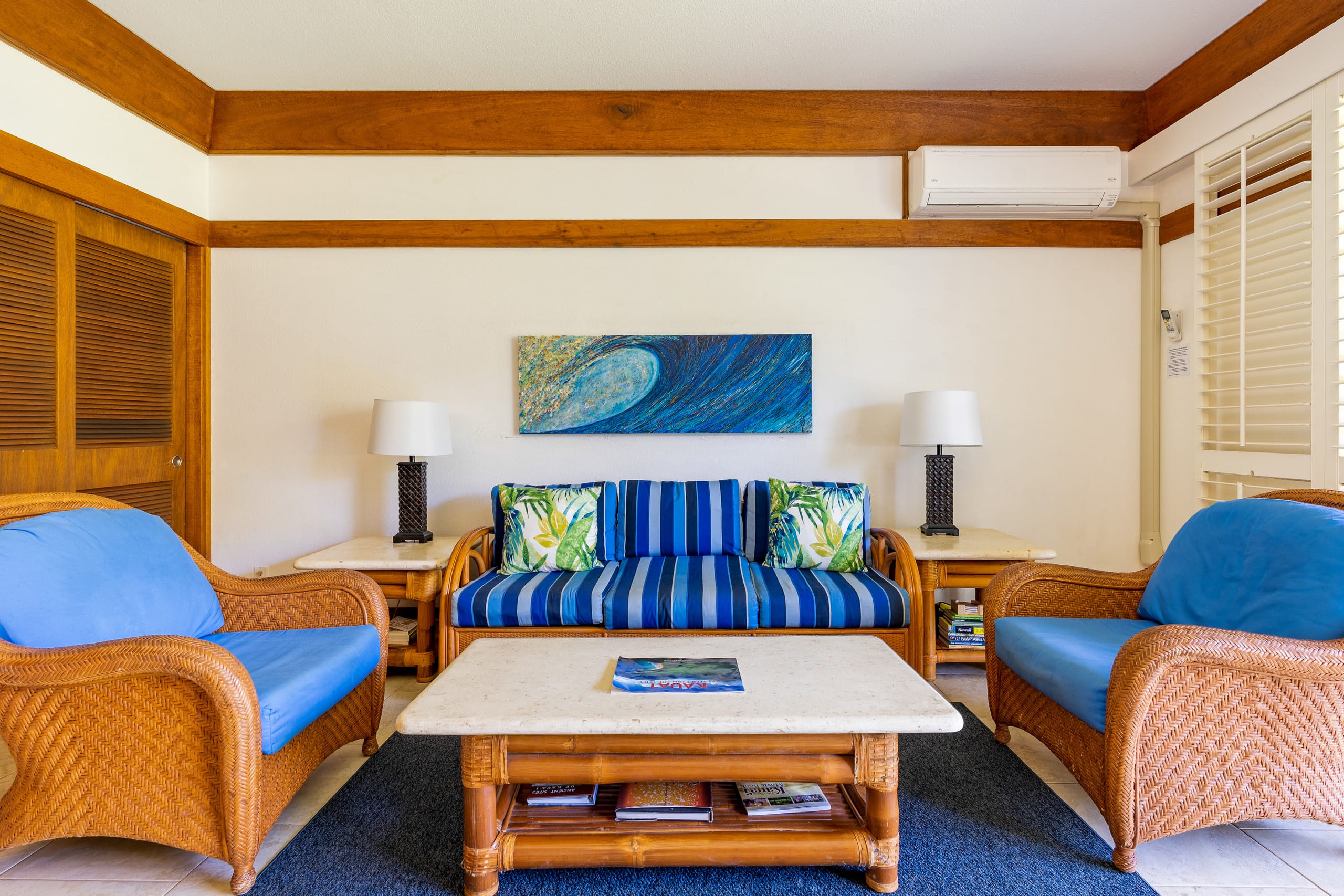 Serene Location, AC, sleeps 4, pool access - Photo 3