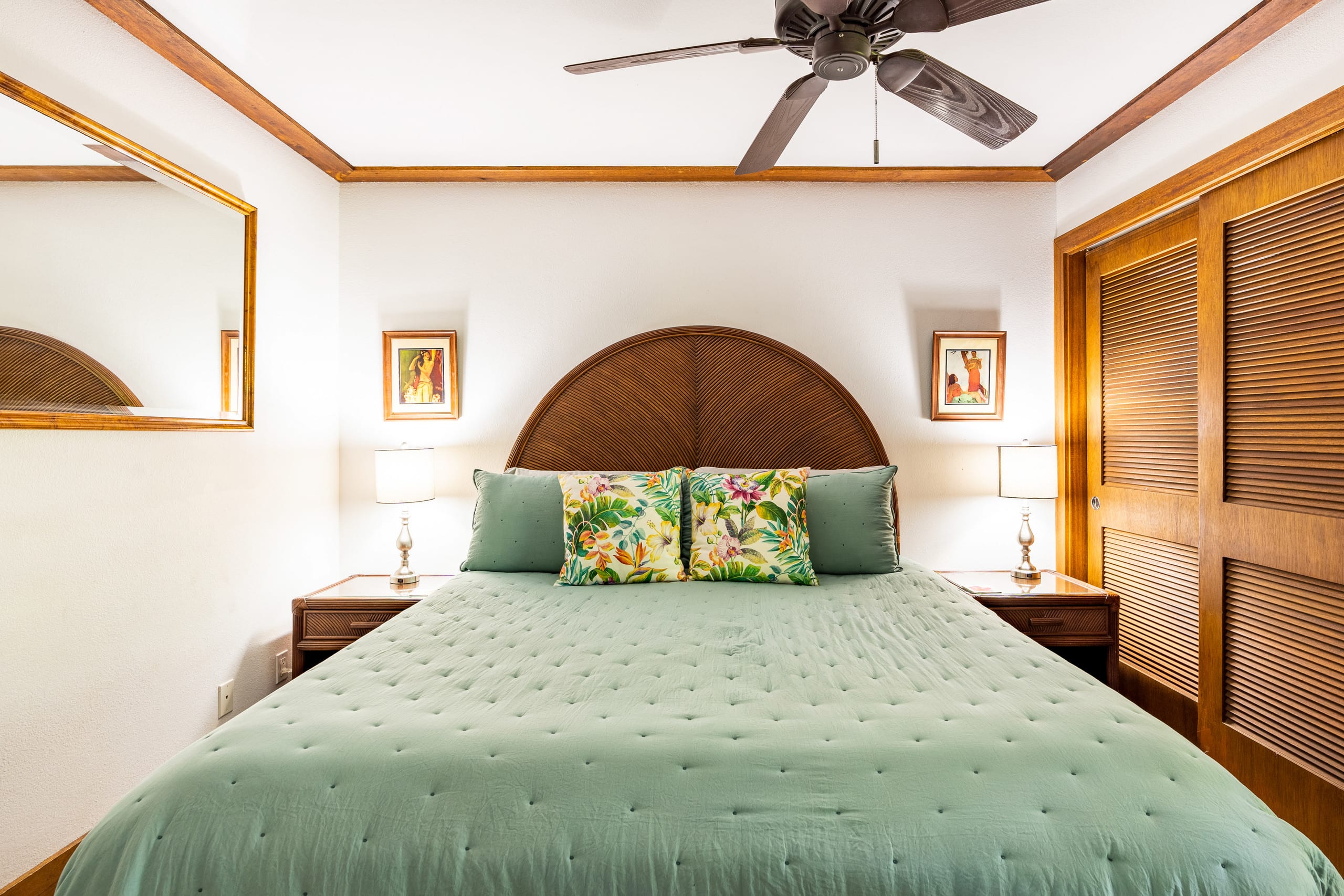 Serene Location, AC, sleeps 4, pool access - Photo 8