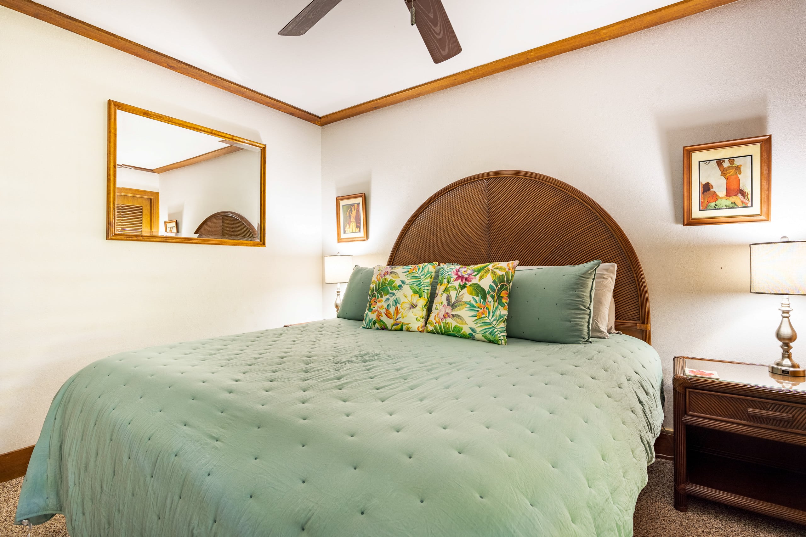 Serene Location, AC, sleeps 4, pool access - Photo 11