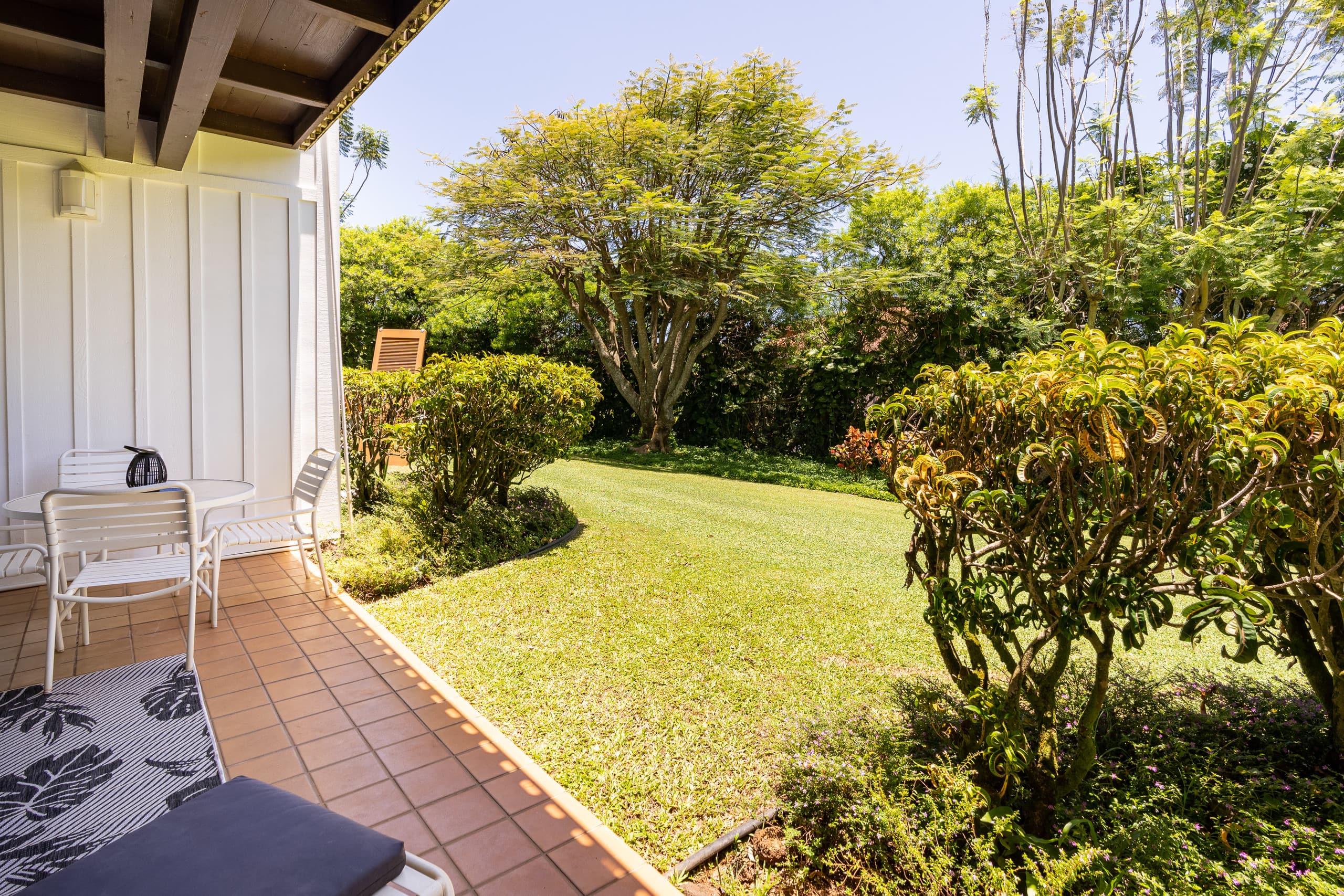 Serene Location, AC, sleeps 4, pool access - Photo 17