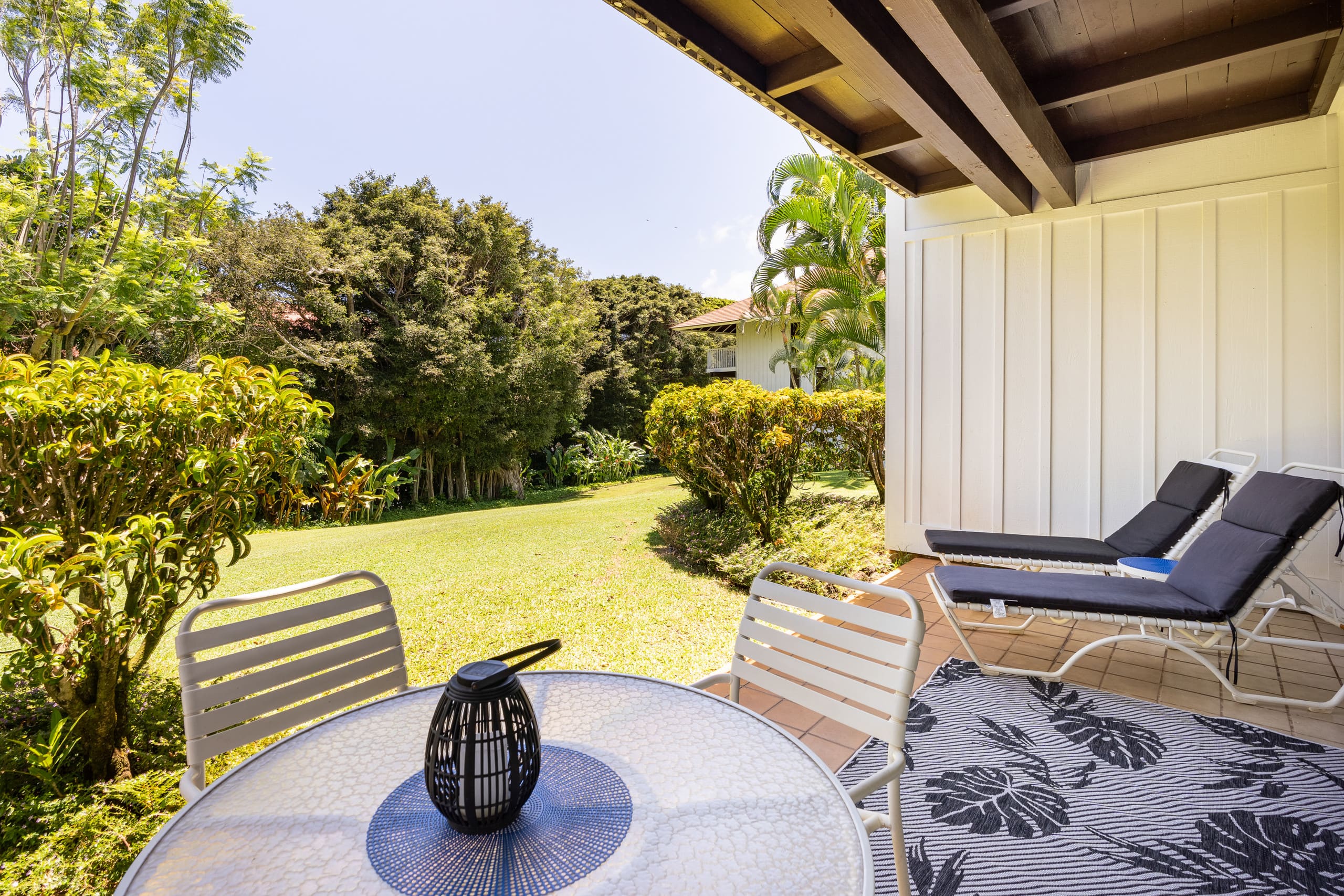 Serene Location, AC, sleeps 4, pool access - Photo 16