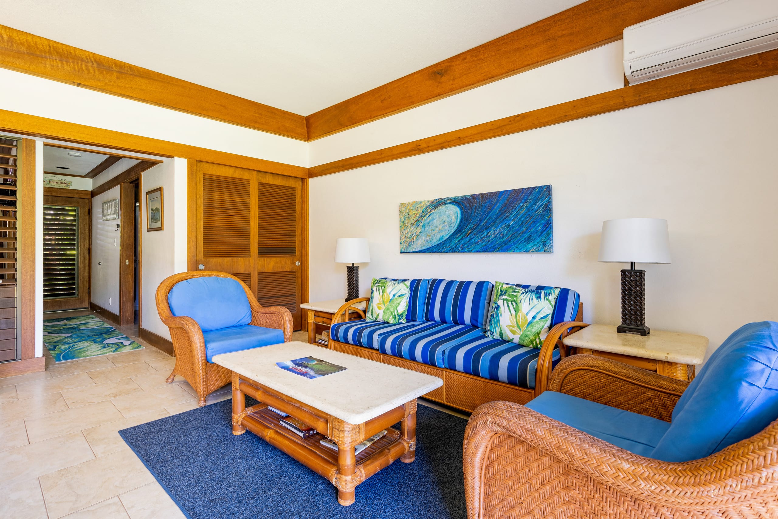 Serene Location, AC, sleeps 4, pool access - Photo 2
