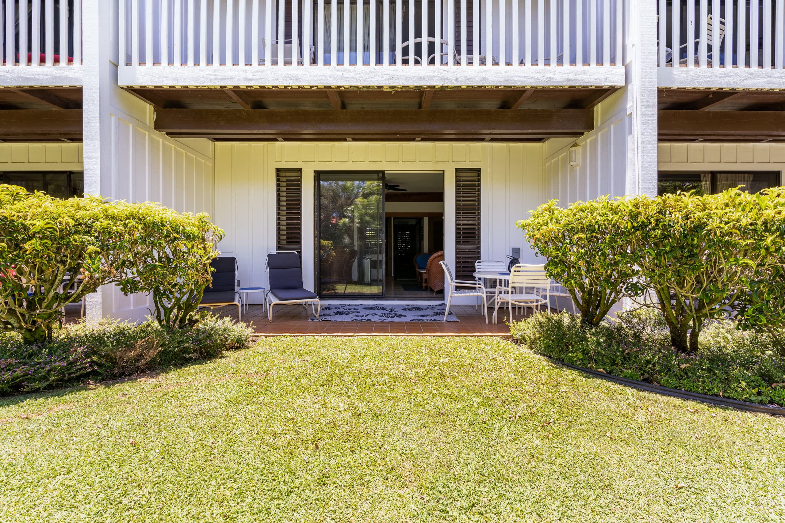 Serene Location, AC, sleeps 4, pool access - Photo 15