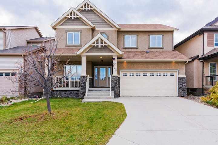 Over 2000 sqft entire house for families/sml group