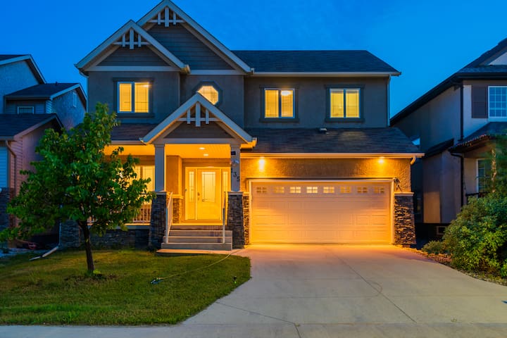 Over 2000 sqft entire house for families/sml group gallery image 2