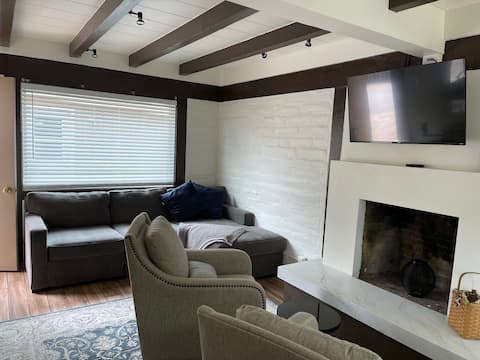 Popular Airbnb listing: Pet Friendly Cozy Pacific Grove Getaway Lic#0388 in Pacific Grove