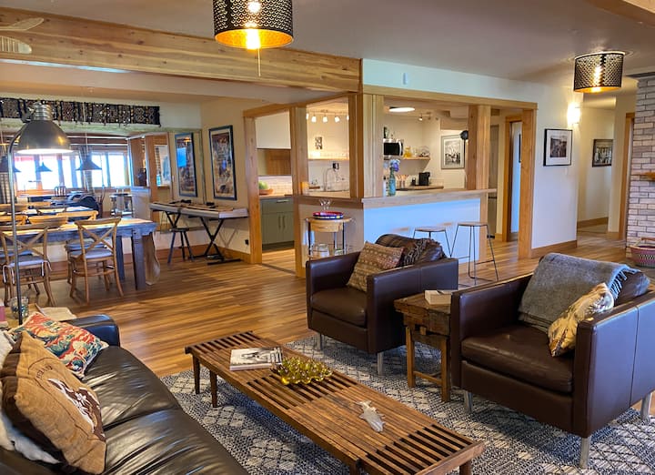 Luxury Mountain & Lake View  Getaway & Spa - Montana