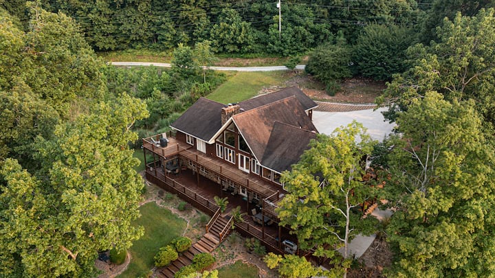 “The Carlisle” 6 bedroom waterfront lake house