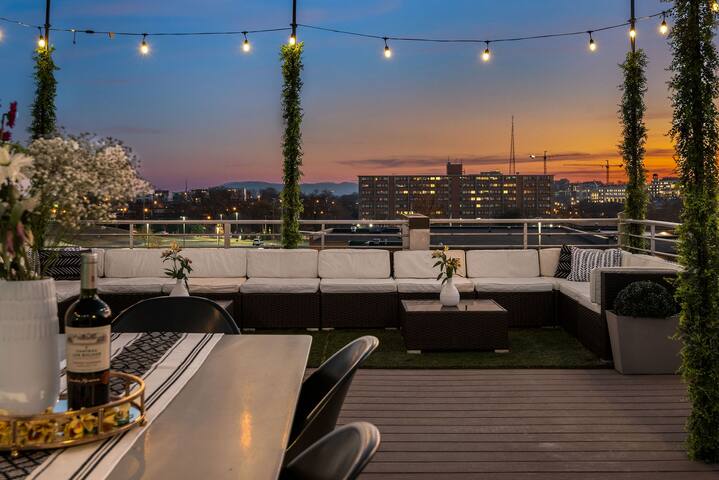 Immaculate Gulch home w/ stunning downtown views! gallery image 3