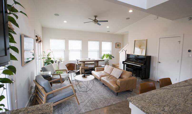 Stylish Home in East Austin near Downtown! gallery image 2
