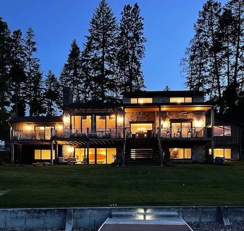 Gorgeous 6 bdrm lake house, 300ft of lake frontage