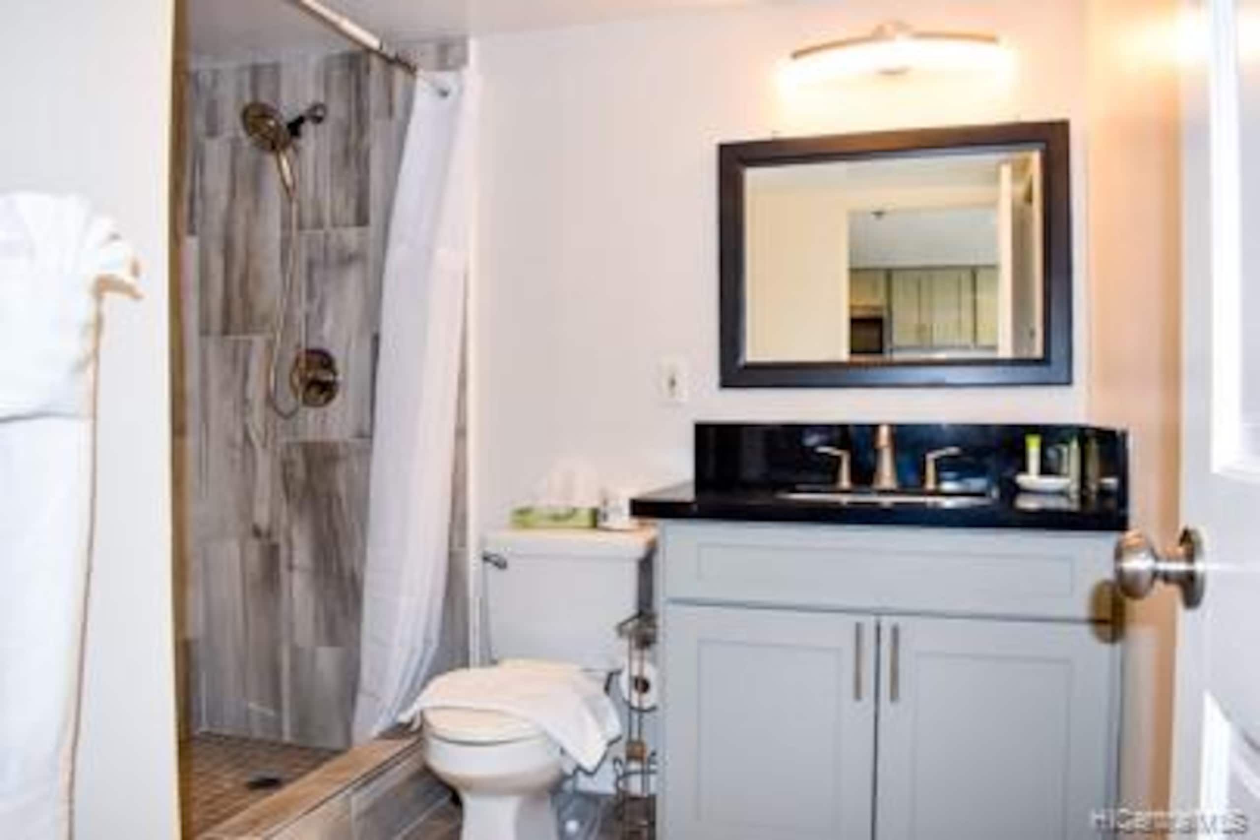 Condo in Honolulu · ★4.9 · 1 bedroom · 2 beds · 1 private bath - Image 10