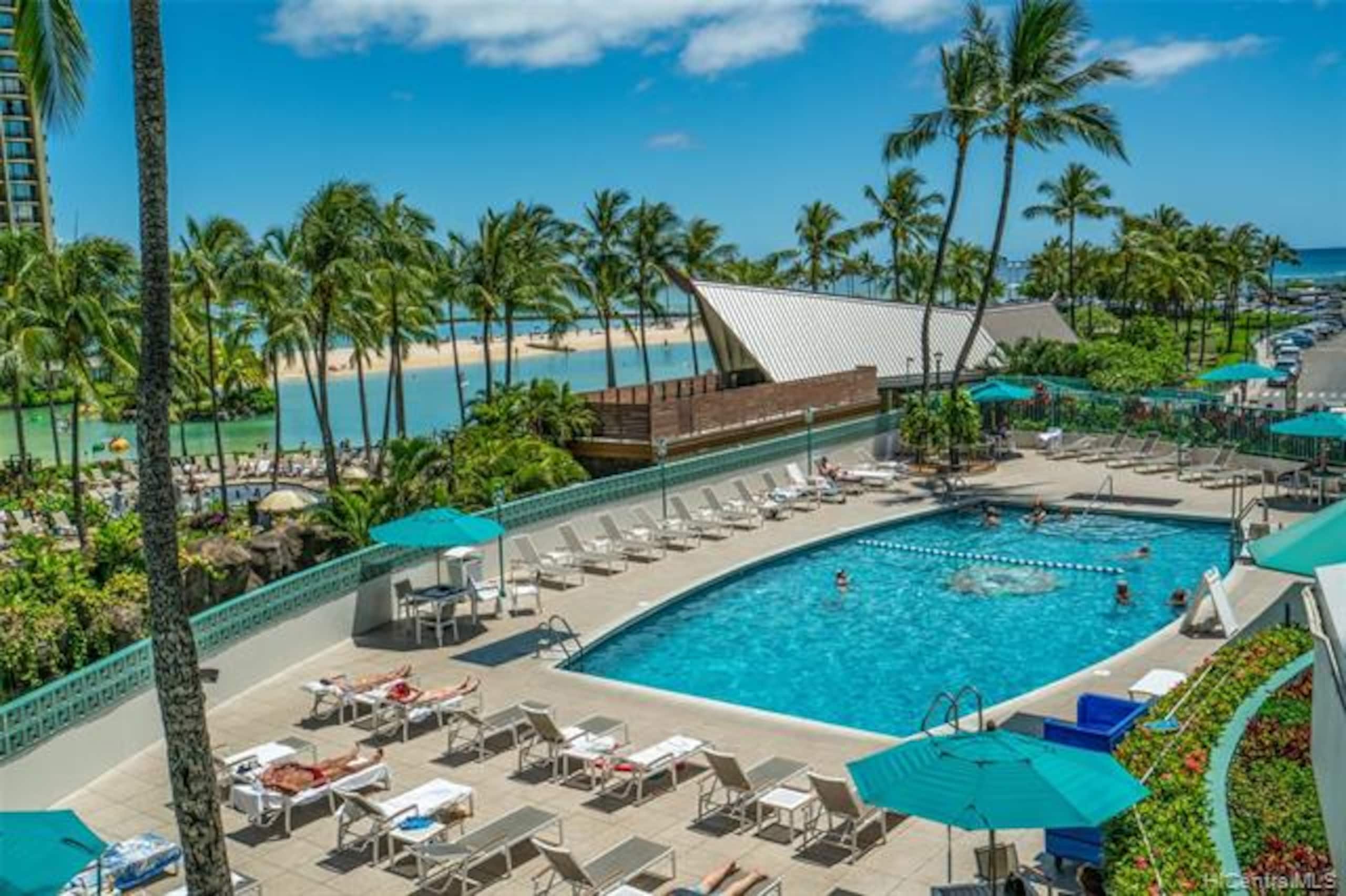 Condo in Honolulu · ★4.9 · 1 bedroom · 2 beds · 1 private bath - Image 20