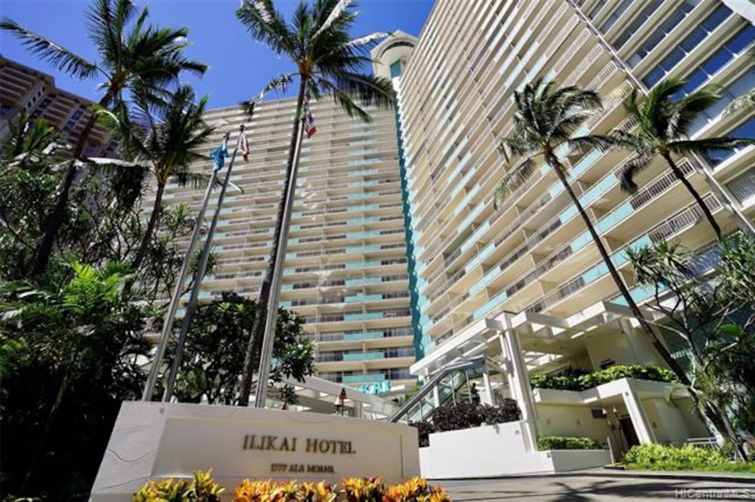 Condo in Honolulu · ★4.9 · 1 bedroom · 2 beds · 1 private bath - Image 16