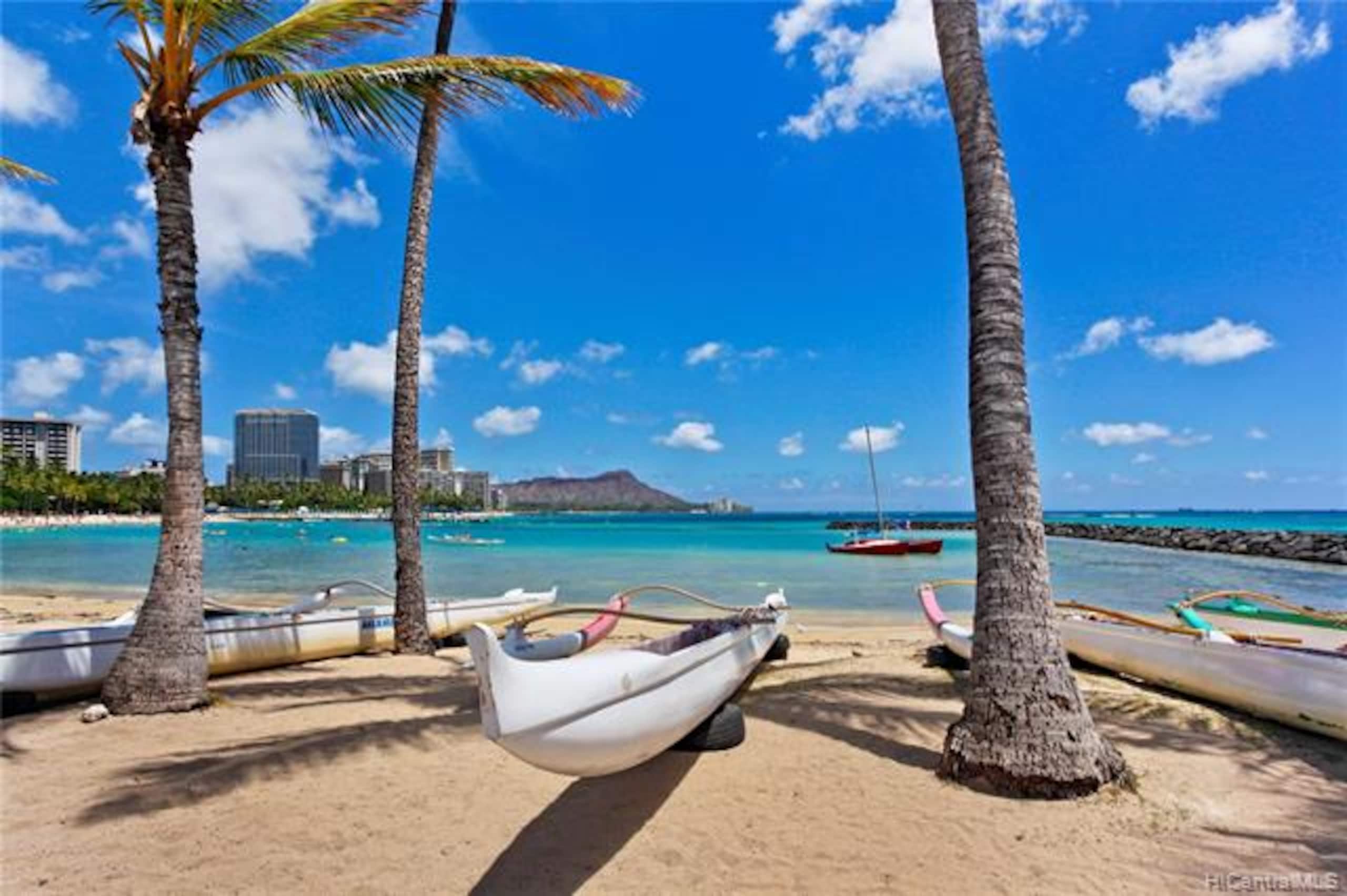 Condo in Honolulu · ★4.9 · 1 bedroom · 2 beds · 1 private bath - Image 25