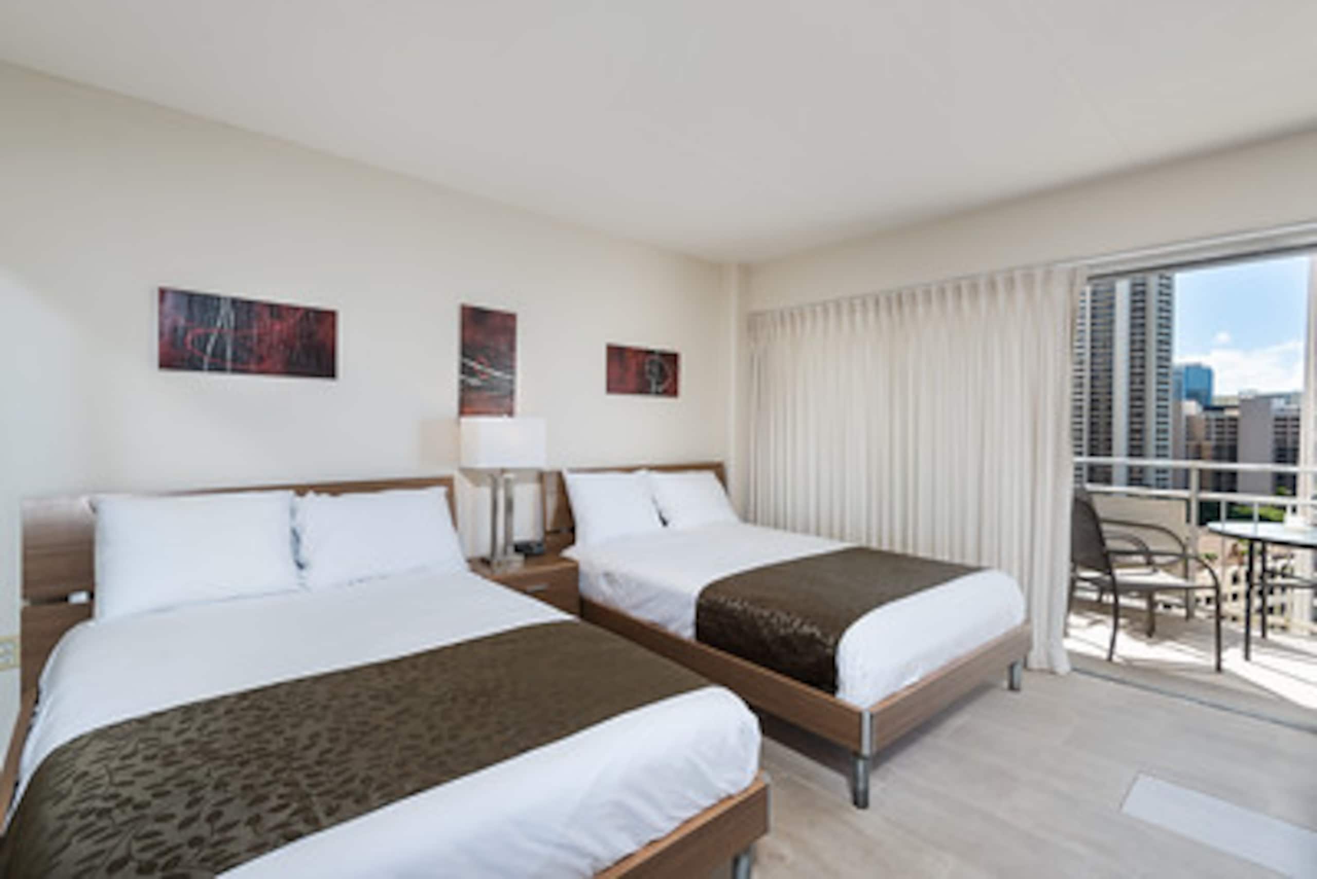 Condo in Honolulu · ★4.9 · 1 bedroom · 2 beds · 1 private bath - Image 7