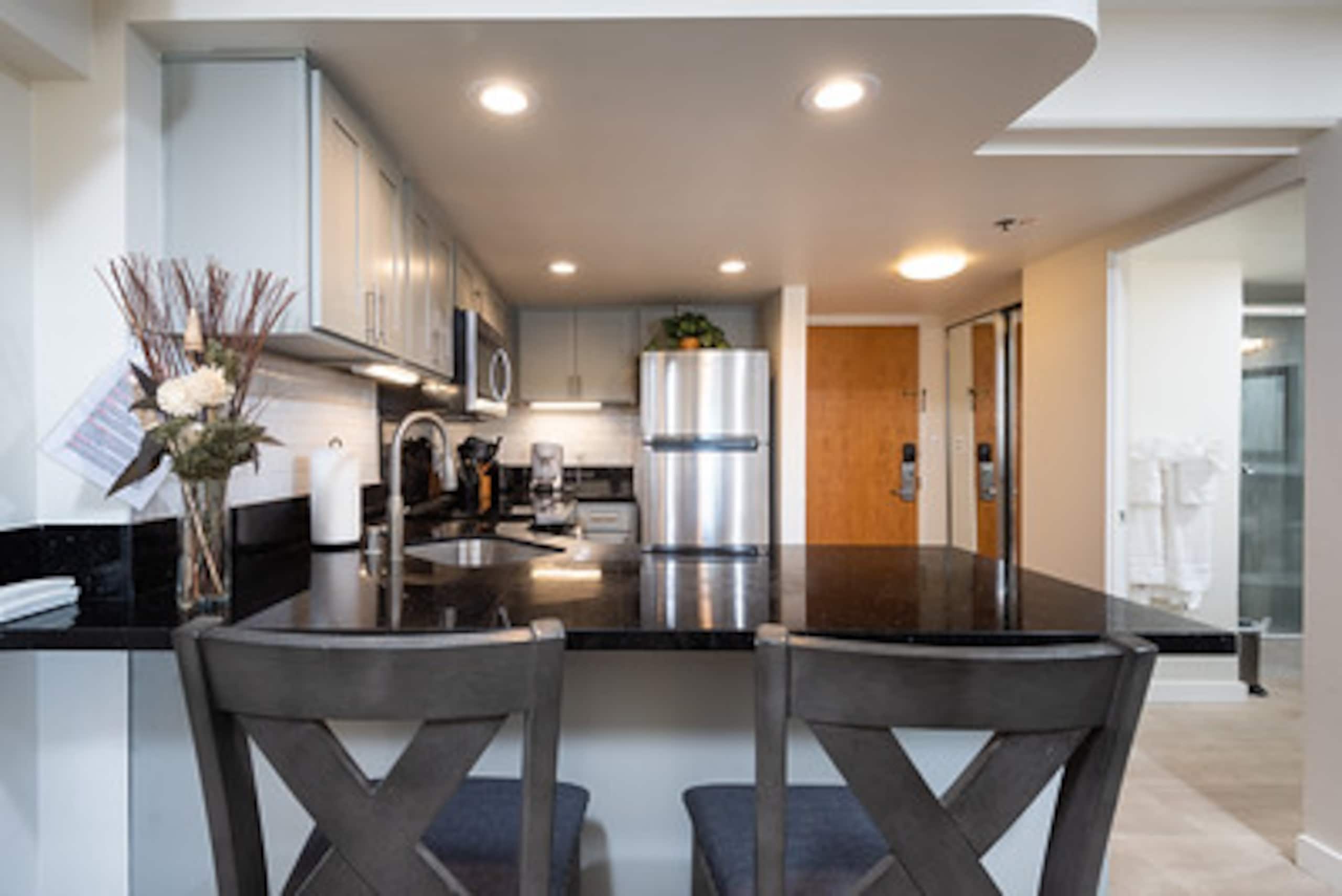 Condo in Honolulu · ★4.9 · 1 bedroom · 2 beds · 1 private bath - Image 3