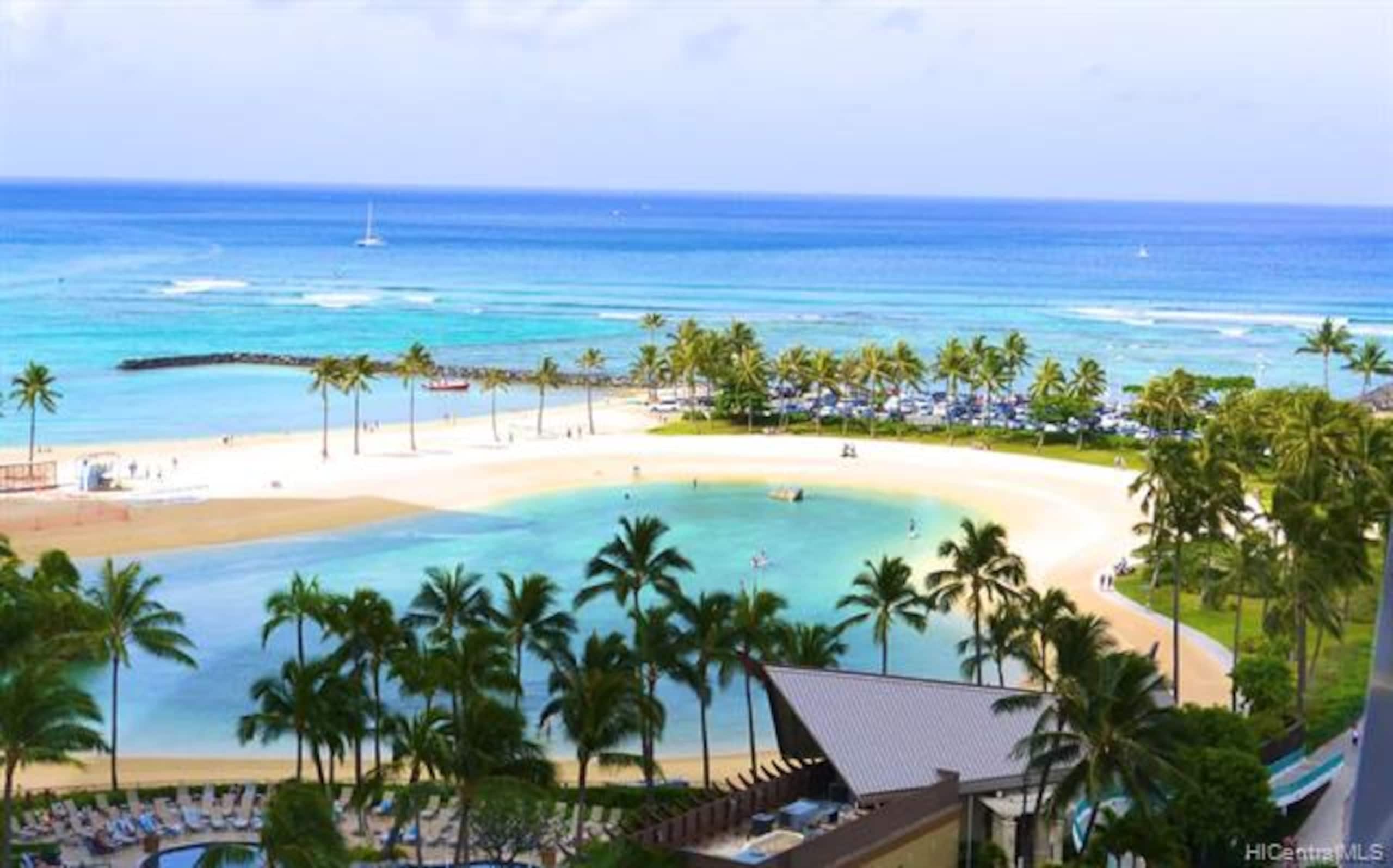 Condo in Honolulu · ★4.9 · 1 bedroom · 2 beds · 1 private bath - Image 22