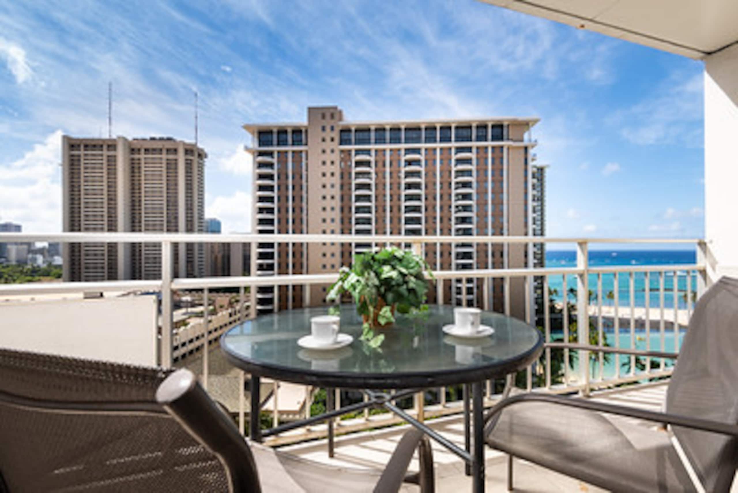Condo in Honolulu · ★4.9 · 1 bedroom · 2 beds · 1 private bath - Image 11