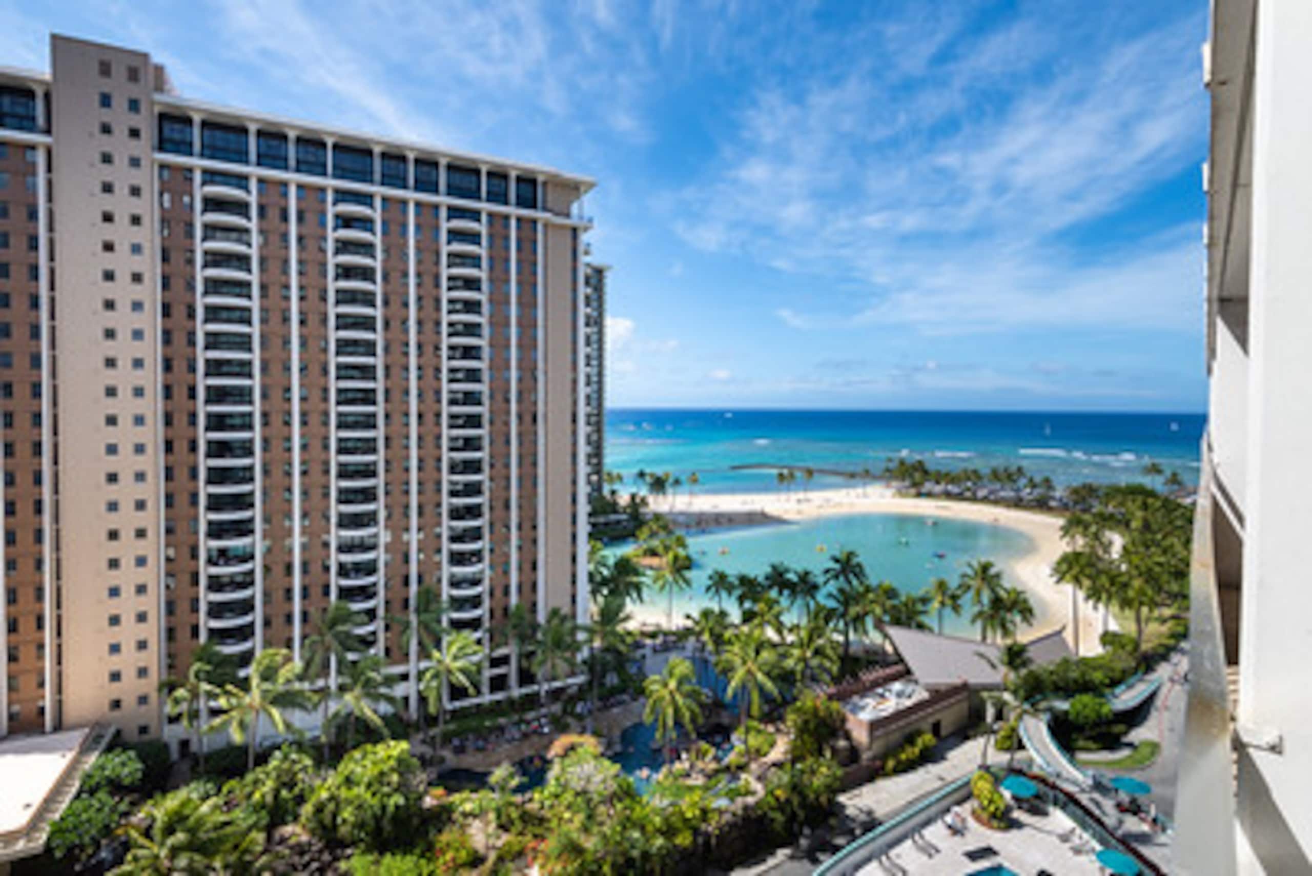 Condo in Honolulu · ★4.9 · 1 bedroom · 2 beds · 1 private bath - Image 12