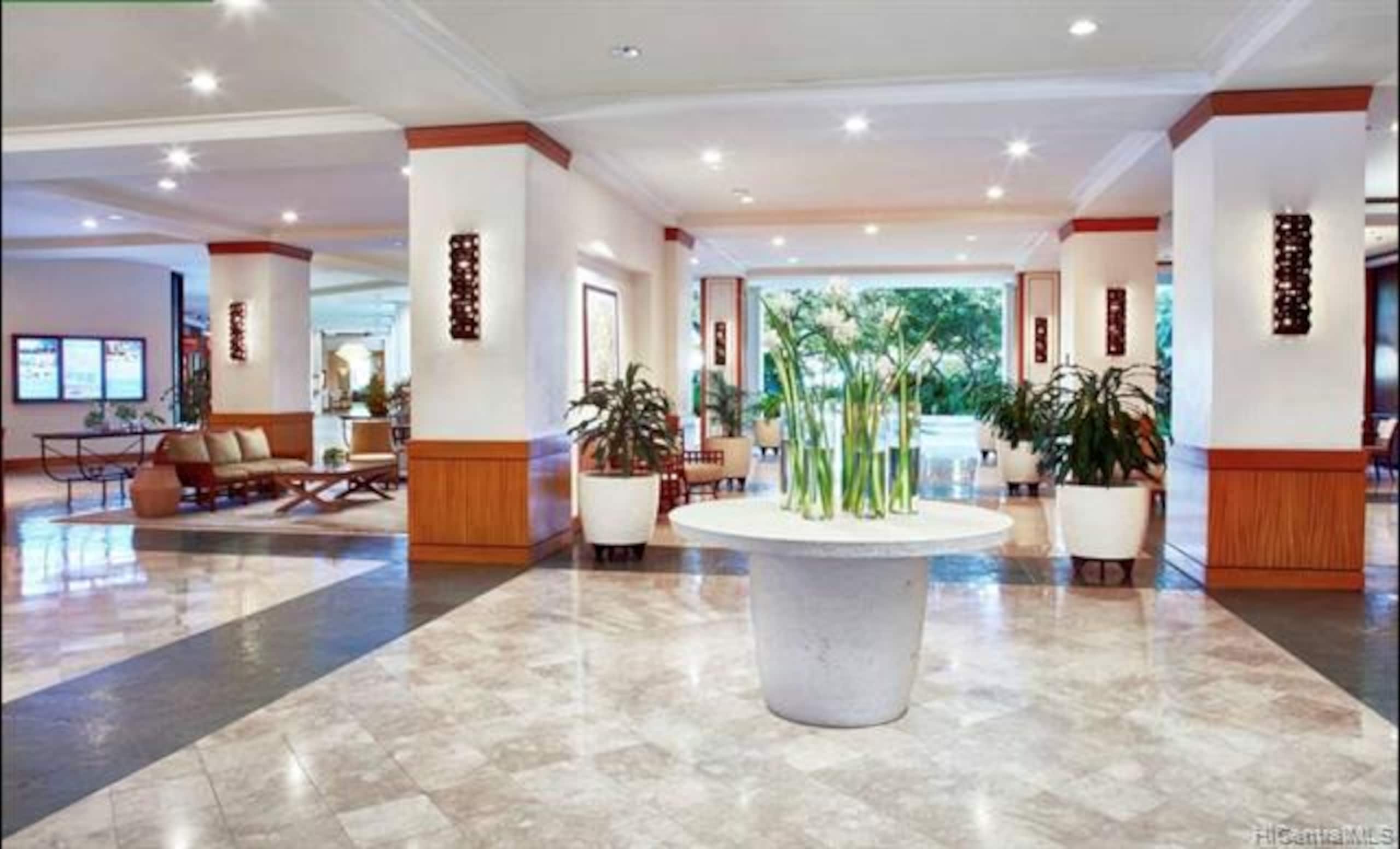 Condo in Honolulu · ★4.9 · 1 bedroom · 2 beds · 1 private bath - Image 18