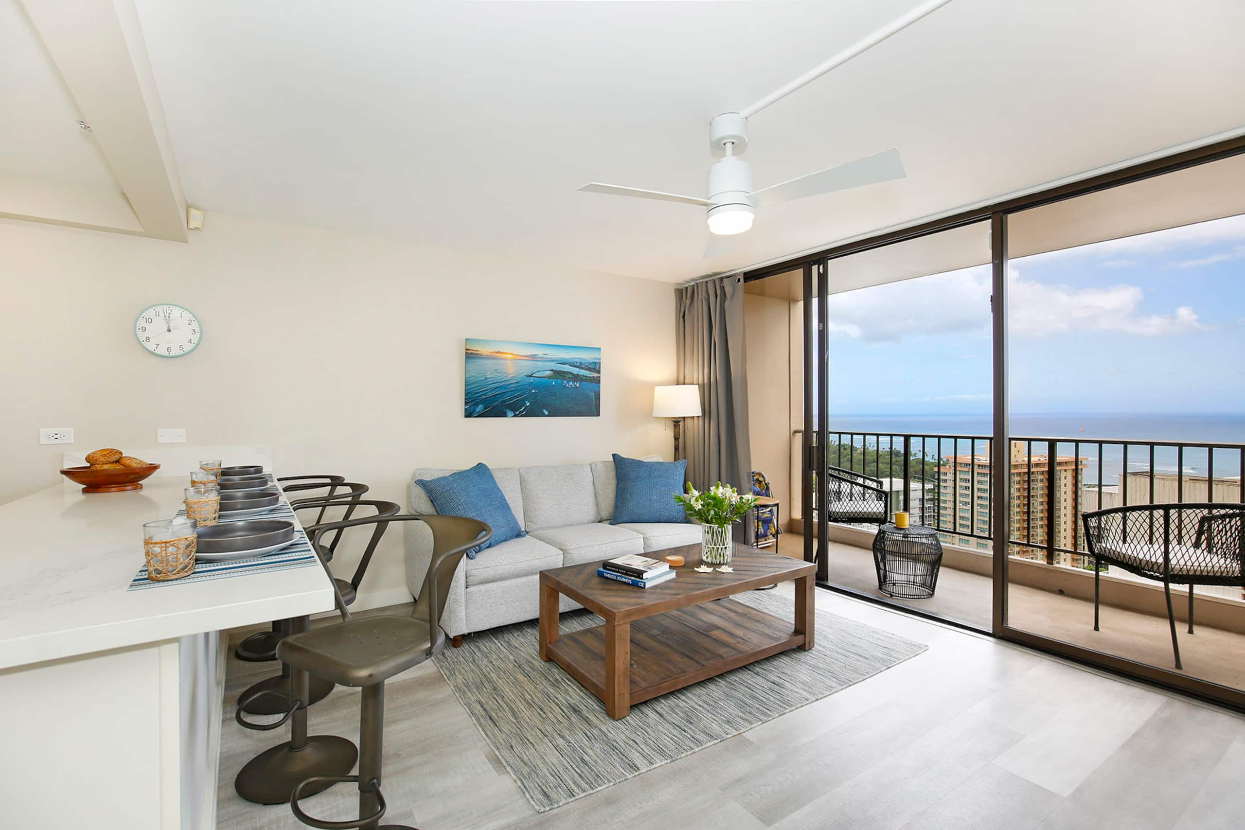 Condo in Honolulu · ★4.83 · 1 bedroom · 2 beds · 1 private bath - Image 4