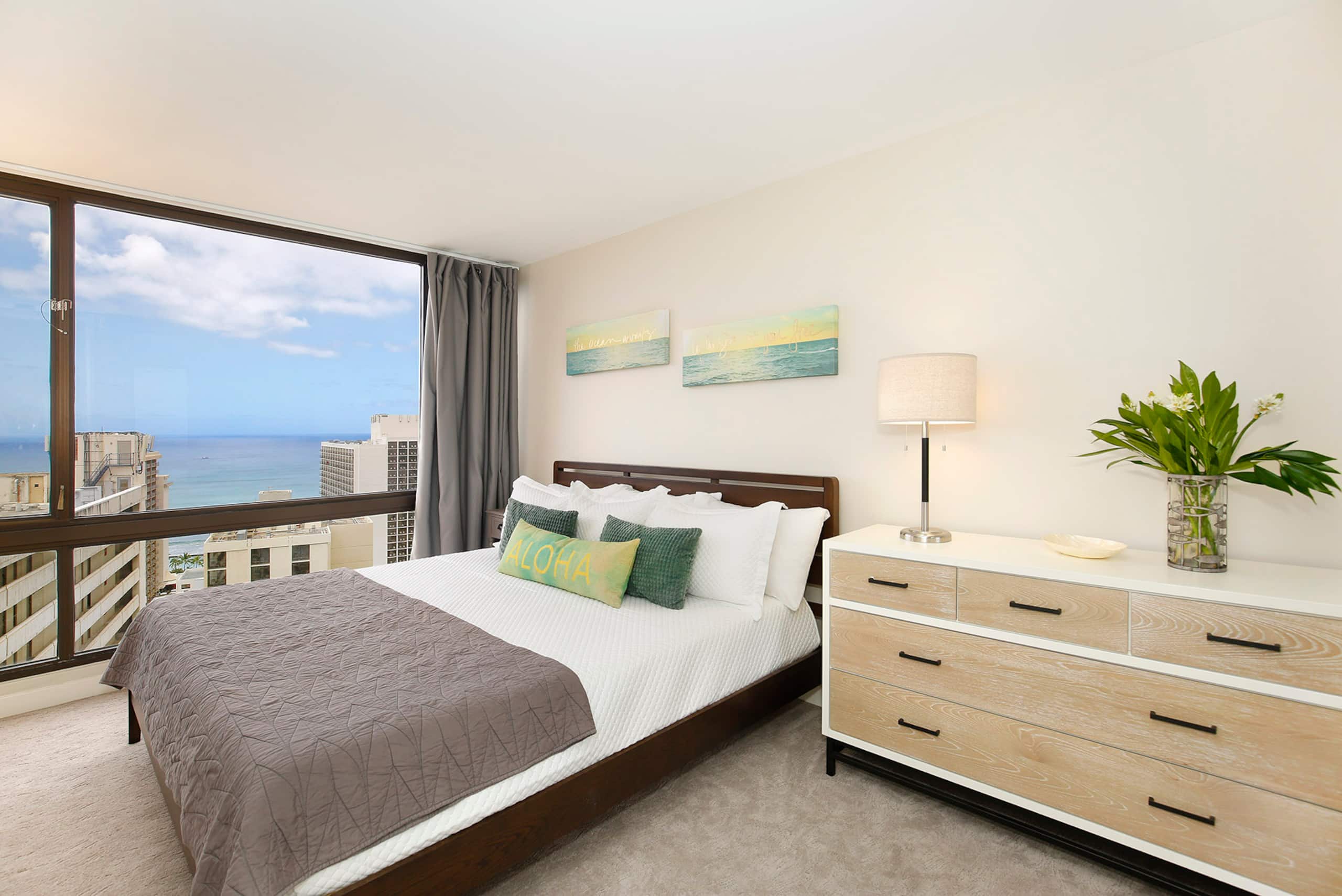 Condo in Honolulu · ★4.83 · 1 bedroom · 2 beds · 1 private bath - Image 11